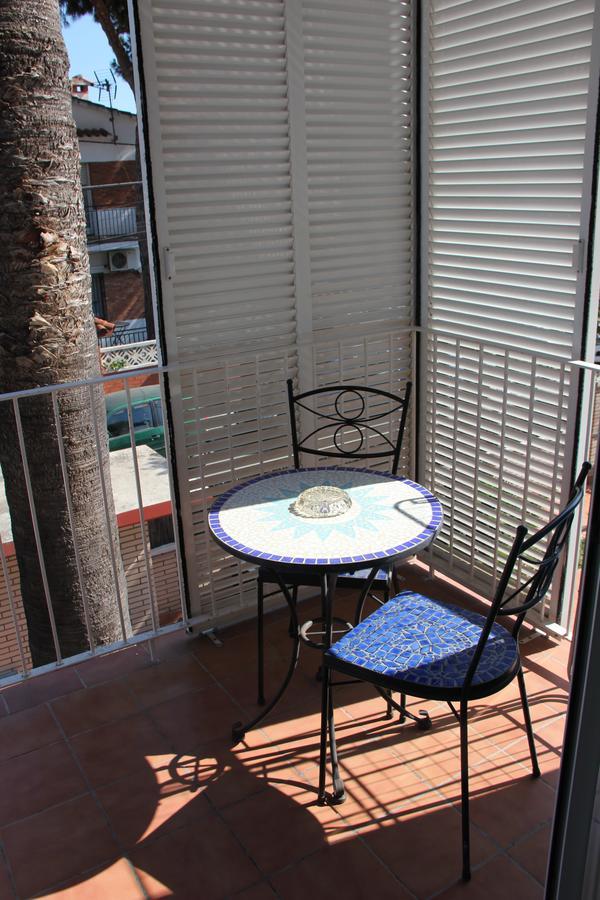 Apartamentos Caru Castelldefels Kültér fotó