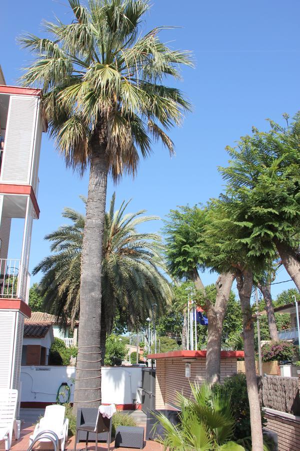 Apartamentos Caru Castelldefels Kültér fotó